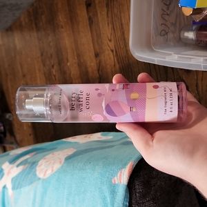 Bath & Body Works Berry Waffle Cone